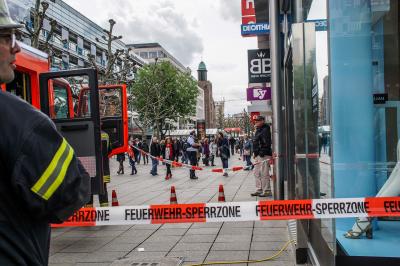 Stuttgart: Brennender Muell sorgt fuer Feuerwehreinsatz